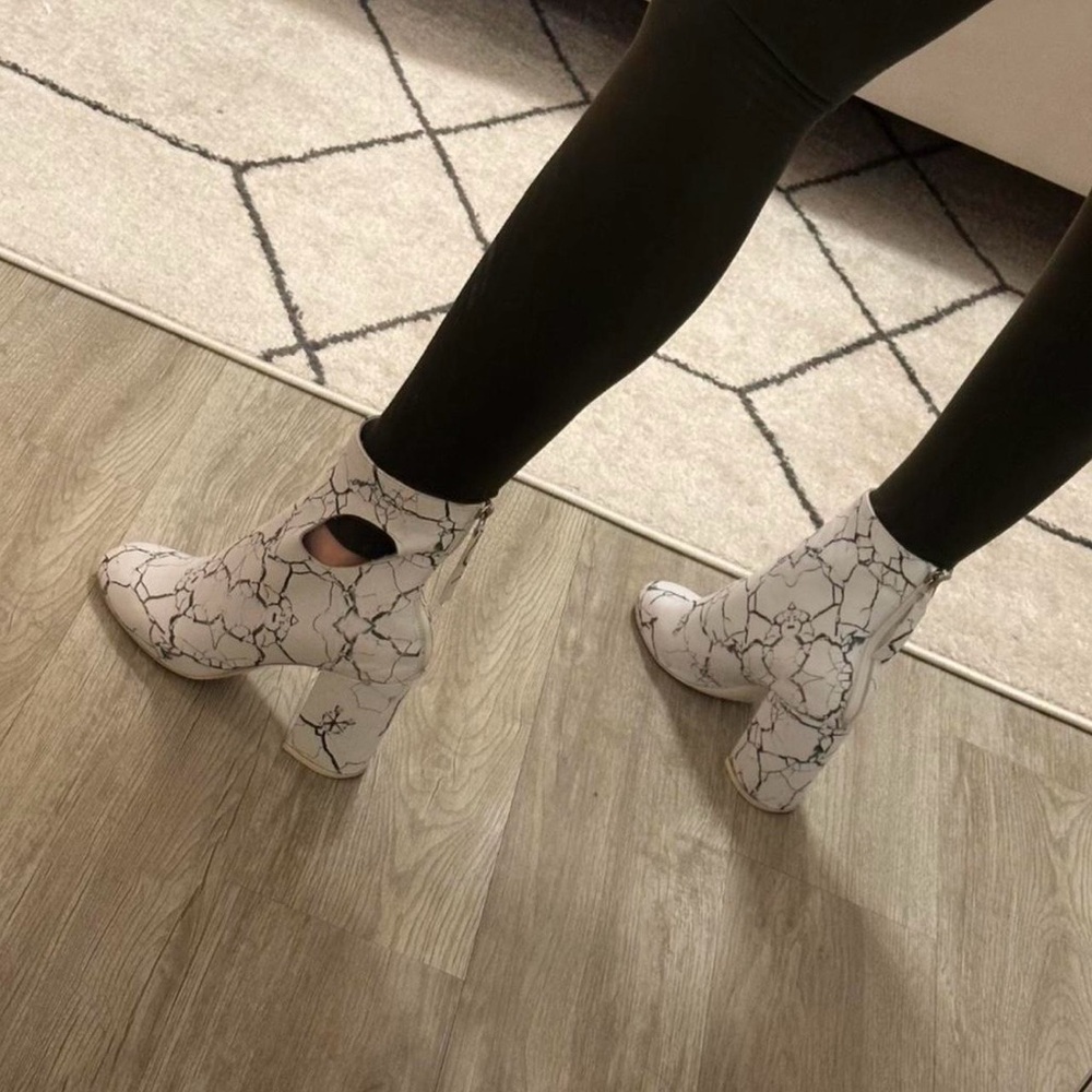 Marios Marble Effect 100% Leather Cutout Round-Toe Ankle Booties, six 38
